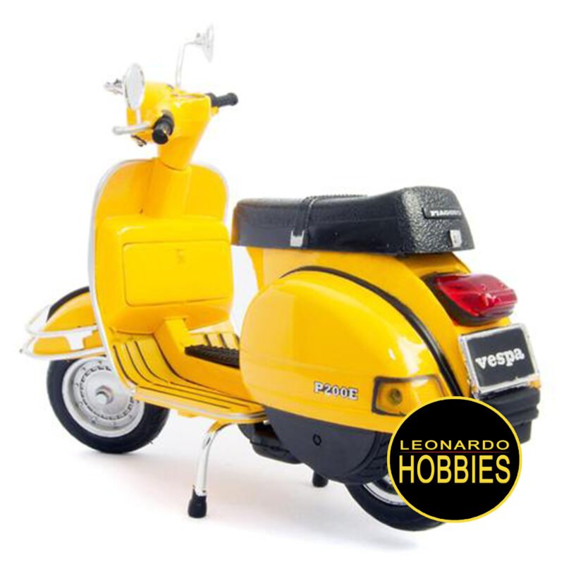 NEW RAY,VESPA,ROSARIO,ARGENTINA,AMIGOS DE LAS VESPA,GRUPO VESPA, MOTO VESPA,LEONARDO HOBBIES,P200,P200E,MOTOS ROSARIO,ENCUENTRO DE MOTOS ROSARIO,MOTONETA,SCOOTER,MOTITOS DE COLECCION,Vespa P200E Diecast Model Scooter 1978 yellow (amarilla)Escala 1/12 New Ray 42123